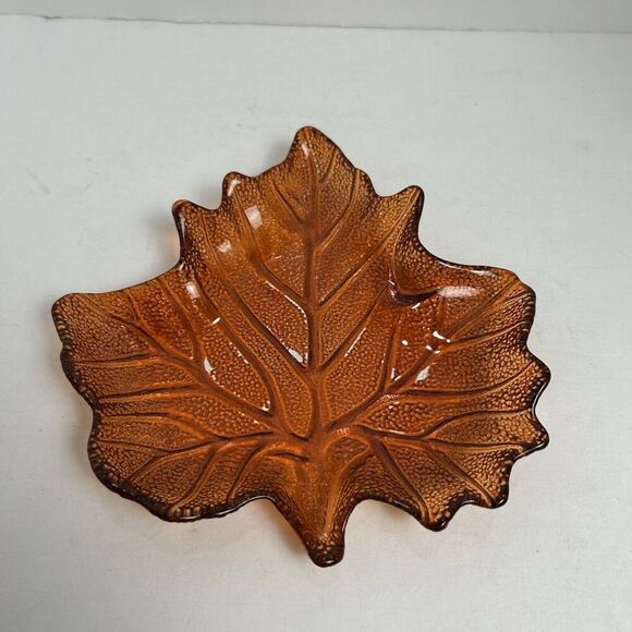 SUGAR MAPLE LEAF PLATE GLASS AMBER GLOW CHEESE CANDY SERVE DISH SPRING SAP & TAP - Picture 1 of 3